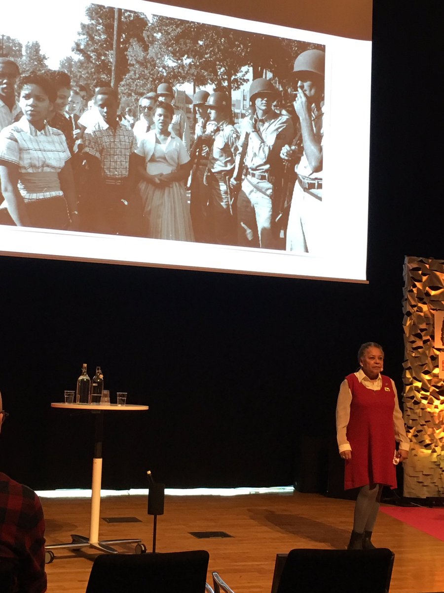 mariabolmehag's tweet photo. Otroligt gripande berättelse av Gloria Ray Karlmark, en av Little Rock Nine på #readmeconf om att göra skillnad.Hur kan DU göra en skillnad? https://t.co/MJMo0k4mQX