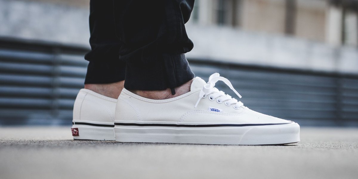 vans ua authentic white