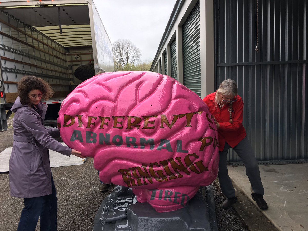 DrPangansclass's tweet photo. Loading up and moving out! Come see the brain sculpture kickoff tomorrow @butleru from 12-1pm in front of Clowes Hall. @brainprojectBU https://t.co/rMrMiKruhq