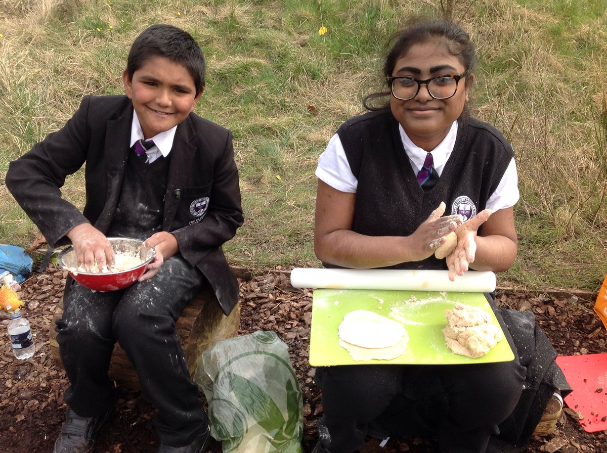 TOANWOODLANDS's tweet photo. Woodlands form celebrated all their achievements by making tarka daal and chapattis on the fire pit today 👍 https://t.co/df08jSDaBK