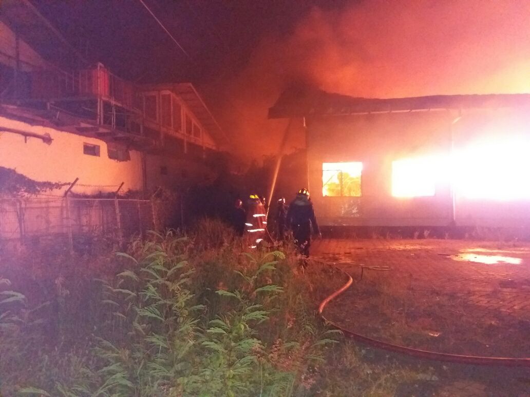 Pabrik garmen di Pelabuhan terbakar #LaporHendi