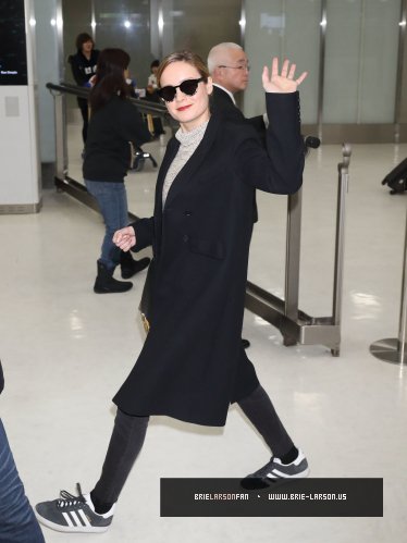 brielarson_us's tweet photo. HQ photos of #BrieLarson arriving at Narita International Airport, Japan (March 13) - https://t.co/dlpuibNdof https://t.co/Qt8hhKLHe2