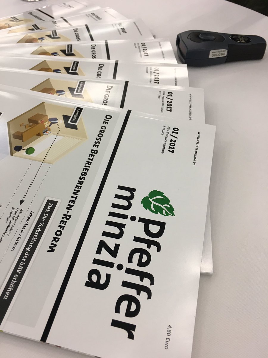 SchmidtSchmidt's tweet photo. Unsere Hefte gehen weg wie warme Semmeln auf der #mmmmesse #p_minzia https://t.co/5wD1CqzaF7