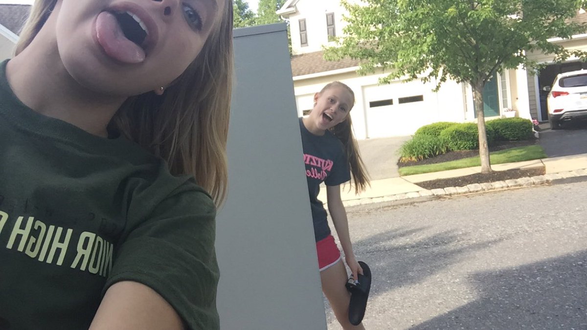 lillianhoke's tweet photo. Happy birthday to my human diary. I love you so much ehouck❤️❤️have fun in Jamaica! @houck_emma https://t.co/fOyFDC9D7C
