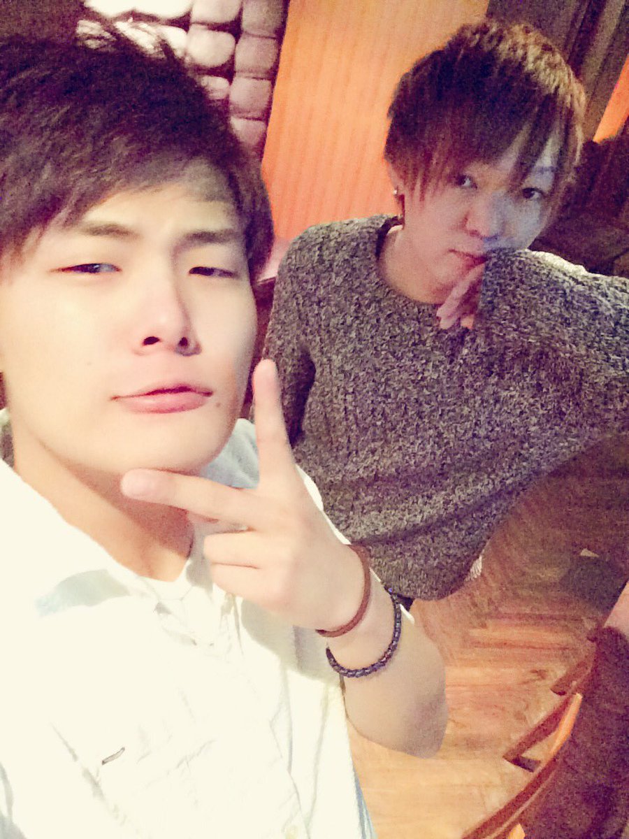 2chodeland's tweet photo. お疲れ様です☺️
2ちょランオープンしました！

火曜日のメンバーは
まさとママといおりの
しゃがれ声コンビです🤘😇

平日なのでまったりゆったり
お話をしながら飲みませんか？😘

お待ちしてまーす😙 https://t.co/AQNPd9SP2L