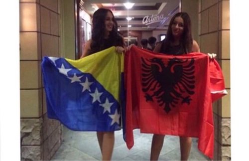 Fr_Foot_BiH's tweet photo. Jour de match amical, jour de fête ! La Bosnie affronte l'Albanie à 18h !

🇦🇱-🇧🇦#ALBBiH #Shqiperia #Zmajevi #Amical https://t.co/n3xCQbLuwT