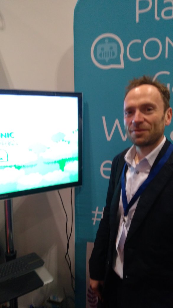 QuoteXpressUK's tweet photo. Paul Tennant from @myhomemove dropped by to play the Conveybot game and #MeetTheBot @LegalexShow. #Legalex17 https://t.co/9WdDAuC2nZ