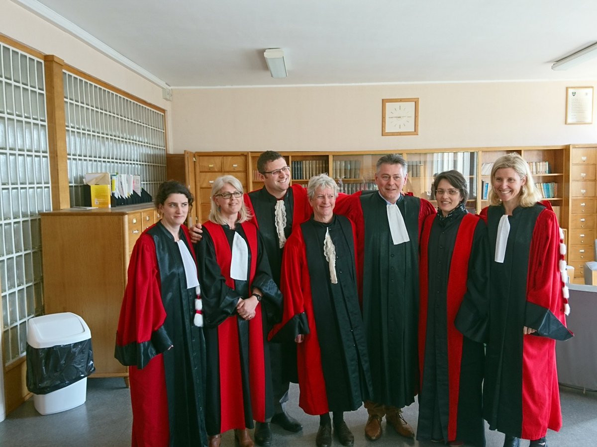 CathAmCha's tweet photo. Le dernier cours du Dr. Prof. Annick Batteur @facdroitcaen @Universite_Caen. @JcPagnucco @c_alleaume https://t.co/hwDHuQlgLO