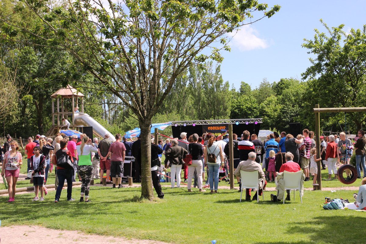 SamSamFestival's tweet photo. Be there! Samsam festival 'jij bent anders, net als ik' donderdag 25 mei van 12:30-16:00 Vijversburgpark Tytsjerk https://t.co/JMlJfDLR5y