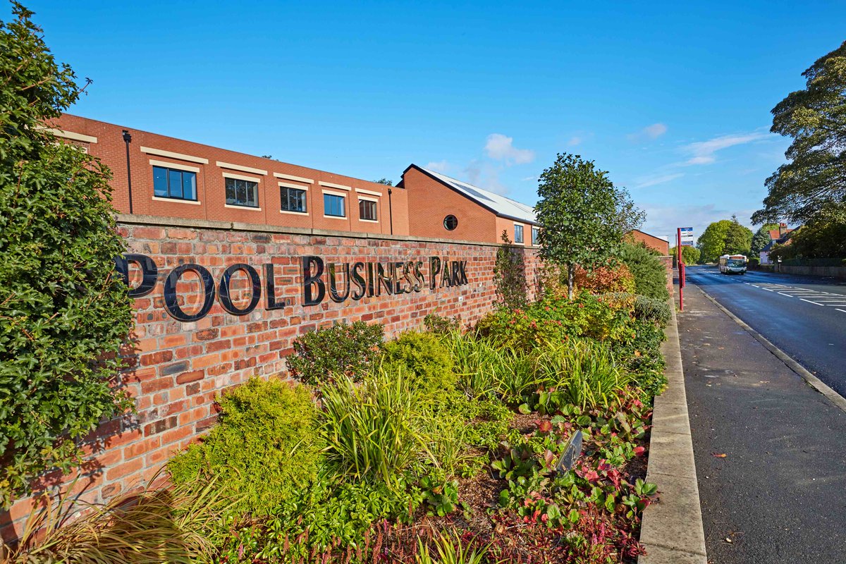 fssproperty's tweet image. High quality #business space to #let @PoolBPark. Take a look at the online brochure here ow.ly/Q00Y30akfw7 #office #studio