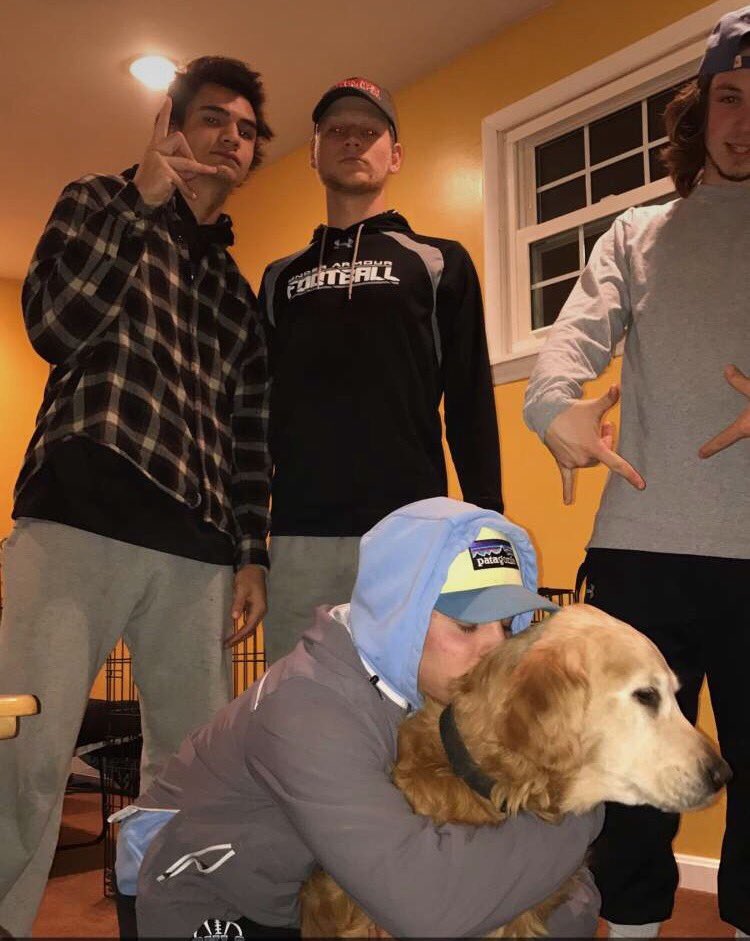 bbafford11's tweet photo. Happy birthday AG😩😩🙌🏼 #boolszn  @aarongolberg https://t.co/tKO1dqaw5G