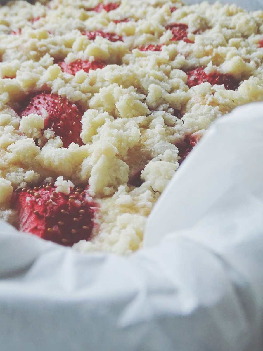 MaggiesCooking's tweet photo. #ciasto #truskawki Zapachniało latem, polecam pyszne ciasto z truskawkami 

https://t.co/c9e6jgJuMe https://t.co/nfEEg271Fs