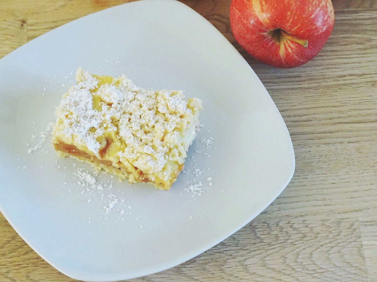 MaggiesCooking's tweet photo. #ciasto, #jabłka, #cynamon, #szarlotka, #budyń. Uwielbiam takie szarlotki :) 
https://t.co/ZVZmlqK4AB https://t.co/M9GaJ1y45P