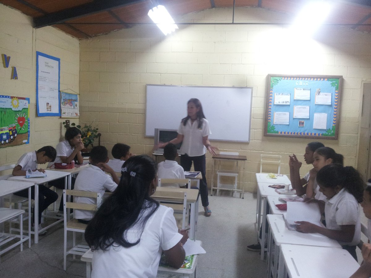 CbitCumana's tweet photo. Sección 6to B.. Continuando con sus proyectos y presentacion de productos caseros. Aula interactiva. tripticos. Laboratorio https://t.co/fJxeQOZfw4