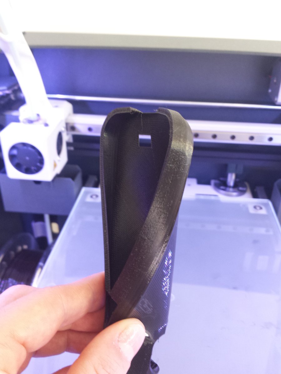 Openfil_'s tweet photo. Flex phone case for S4 made of #Fillamentum Flexfill 98A, traffic black. Print on BCN3D https://t.co/7WhSrJNoVn