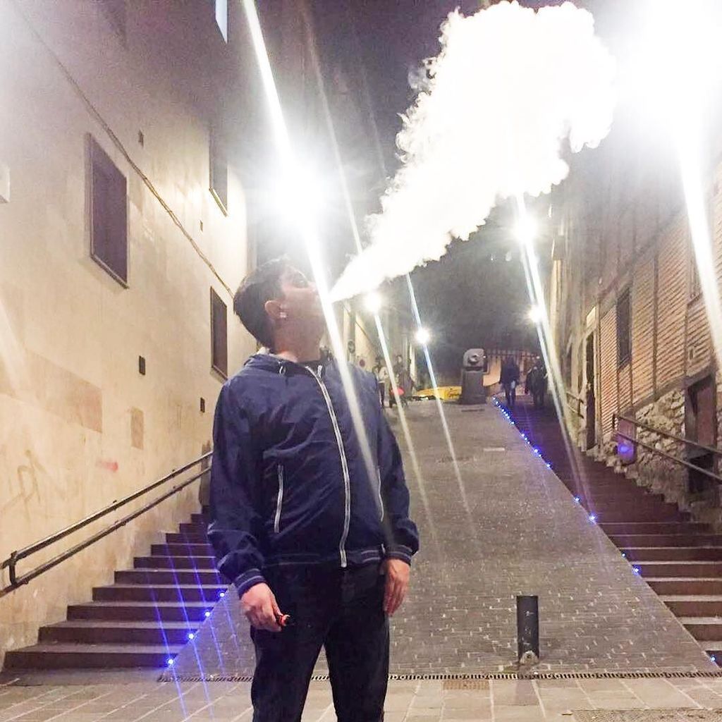 YoNorte's tweet photo. Nubarradas en el casco antiguo de Vitoria 😚💨 #DonVaper #NorteTutoriales #Vape #Vaper #Vapi… https://t.co/taLgatjVZZ https://t.co/uyN98CIw2p
