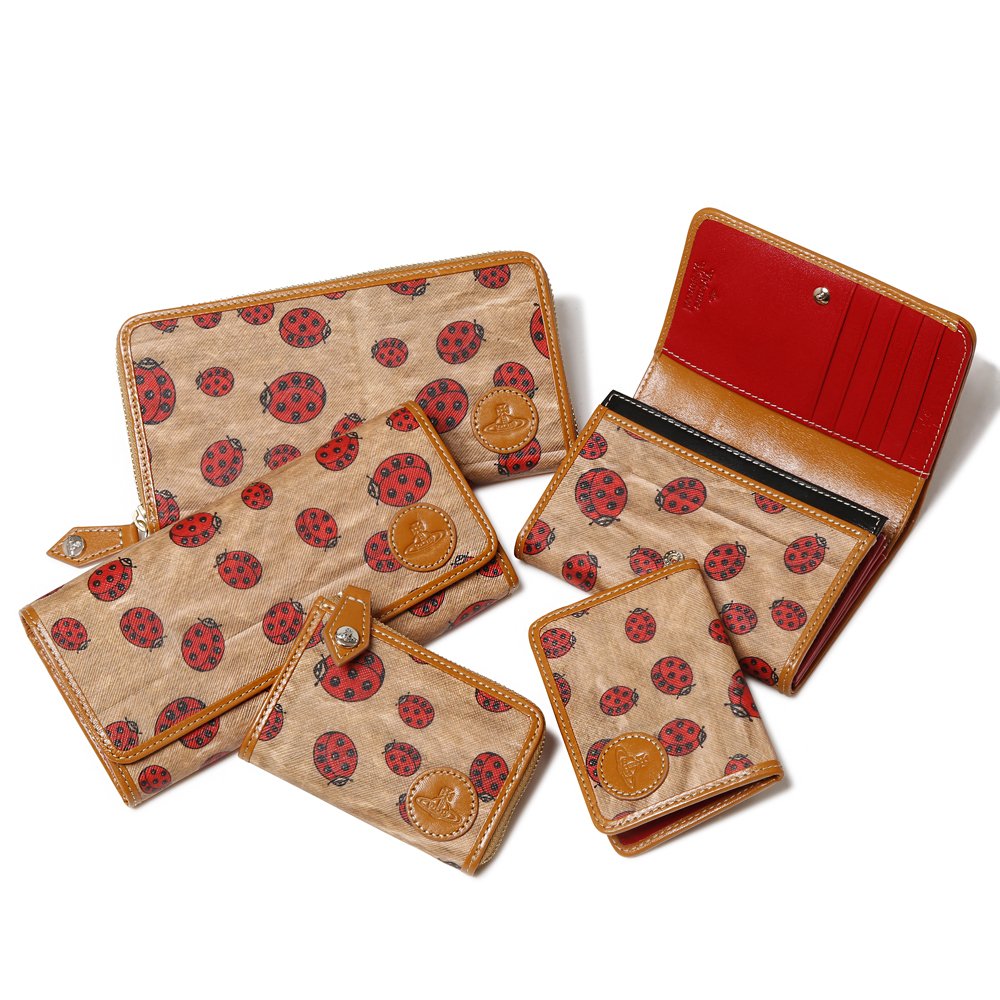 Vivienne Westwood レディーバード 財布 レザーグッズのご紹介 アンドレアスお気に入りの小さなてんとう虫は自然が持つ美しさを表し 彼の初めてのコレクション Sexercise で発表されました 持っているだけでウキウキするような可愛いシリーズです