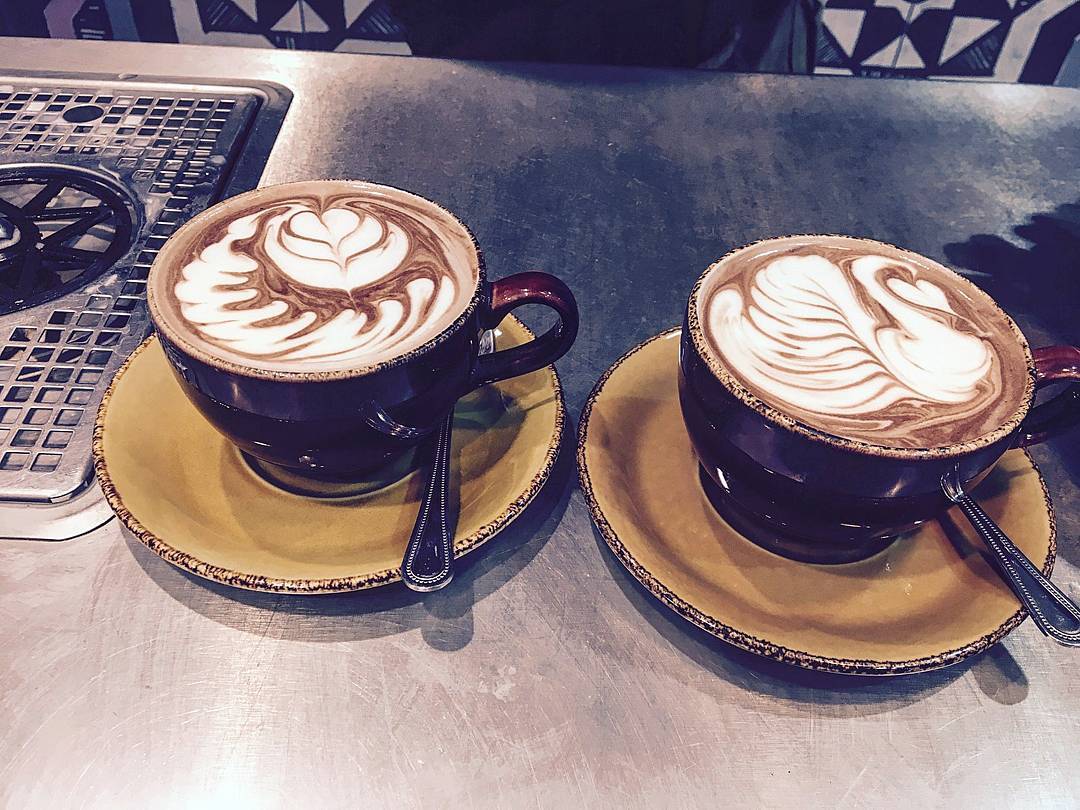 _HHJobs's tweet photo. Great pours from @HandH_Ealing! Better coffee with #Latteart. Find your nearest Harris and Hoole @ https://t.co/Gj7yHhYpzA 🔍☕️ #love #coffee https://t.co/XanGhn74u1