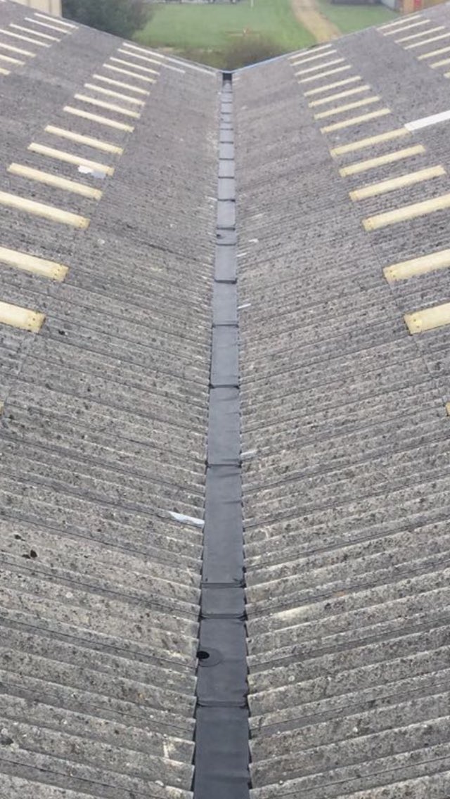 kjsindustrial's tweet photo. Before and after of a plygene gutter liner completed in Bedford. #plygene #roofing #cladding https://t.co/BLBqWMAi5z