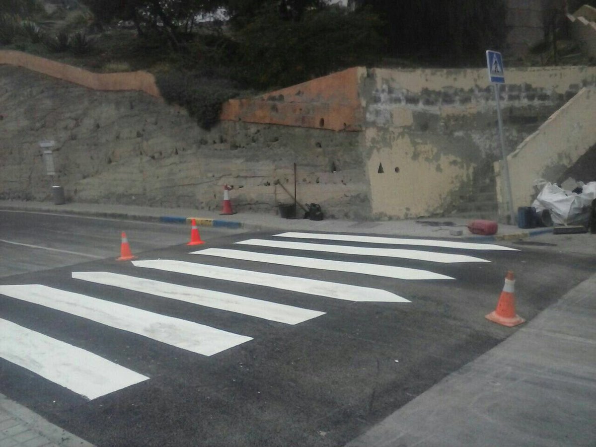 lpgcmovilidad's tweet photo. Cumpliendo compromisos con los vecinos en favor del calmado del tráfico #ElBatán #ElLasso https://t.co/2rg3U4adcM