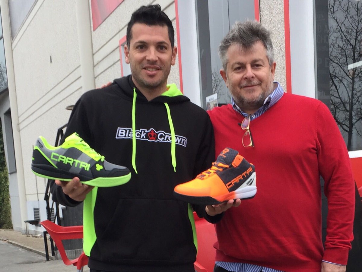 TitoAllemandi's tweet photo. Nuevo patrocinador para volar!! Les presento mis nuevas zapatillas!! @cartripadel IMPRESIONANTES!! https://t.co/I6hTcsbmmV