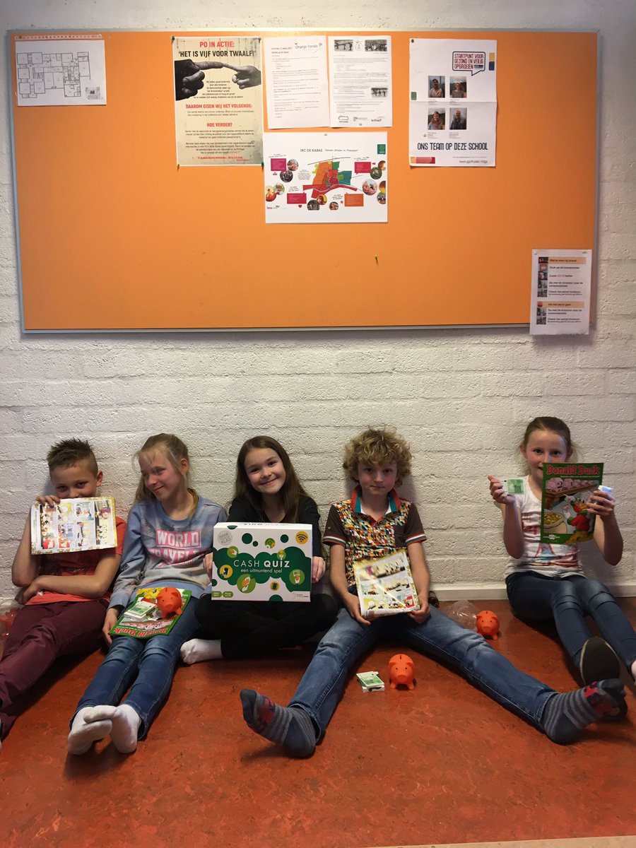 Jessica_Peins's tweet photo. Superleuke gastles gegeven aan groep 6 @dekabas.Kinderen leren omgaan met geld.#bankvoordeklas #aandeelinelkaar #rabolnwf https://t.co/pykTZjp2Jz