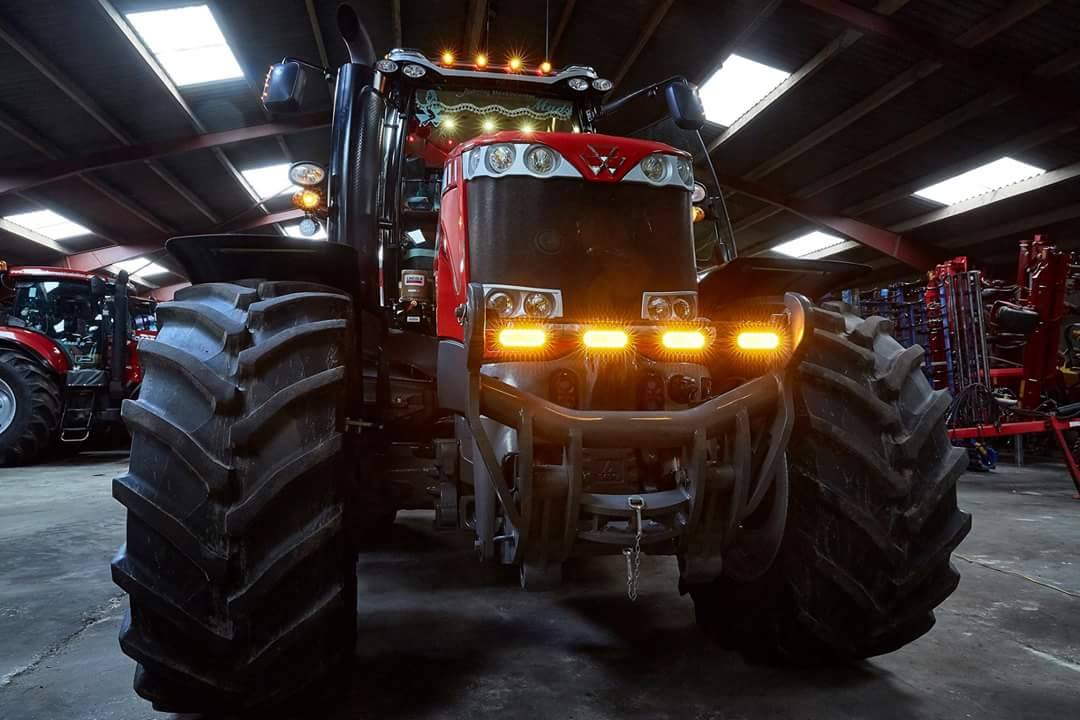 MF_EAME's tweet photo. Wow! Check out this #MasseyFerguson tractor! 

Pictures courtesy of Pimp My Tractor #myMF https://t.co/OFaQ1z3pIz
