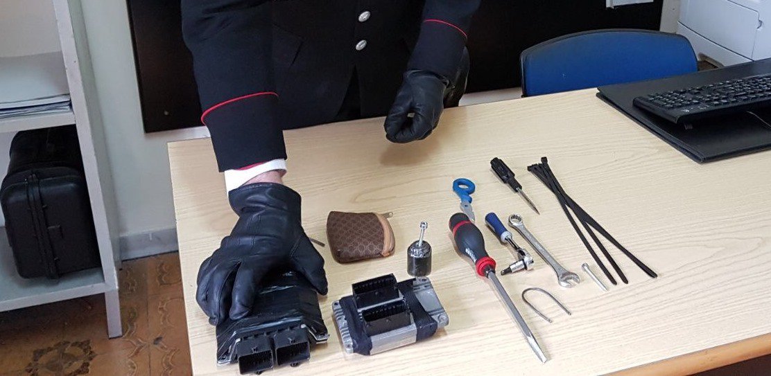 ilGazzettinoves's tweet photo. Arnesi da #scasso e centraline, sorpresi dai @_Carabinieri_ a #Terzigno: due #denunciati
https://t.co/wnn19BIGEq https://t.co/ZVJ4M3uDuY