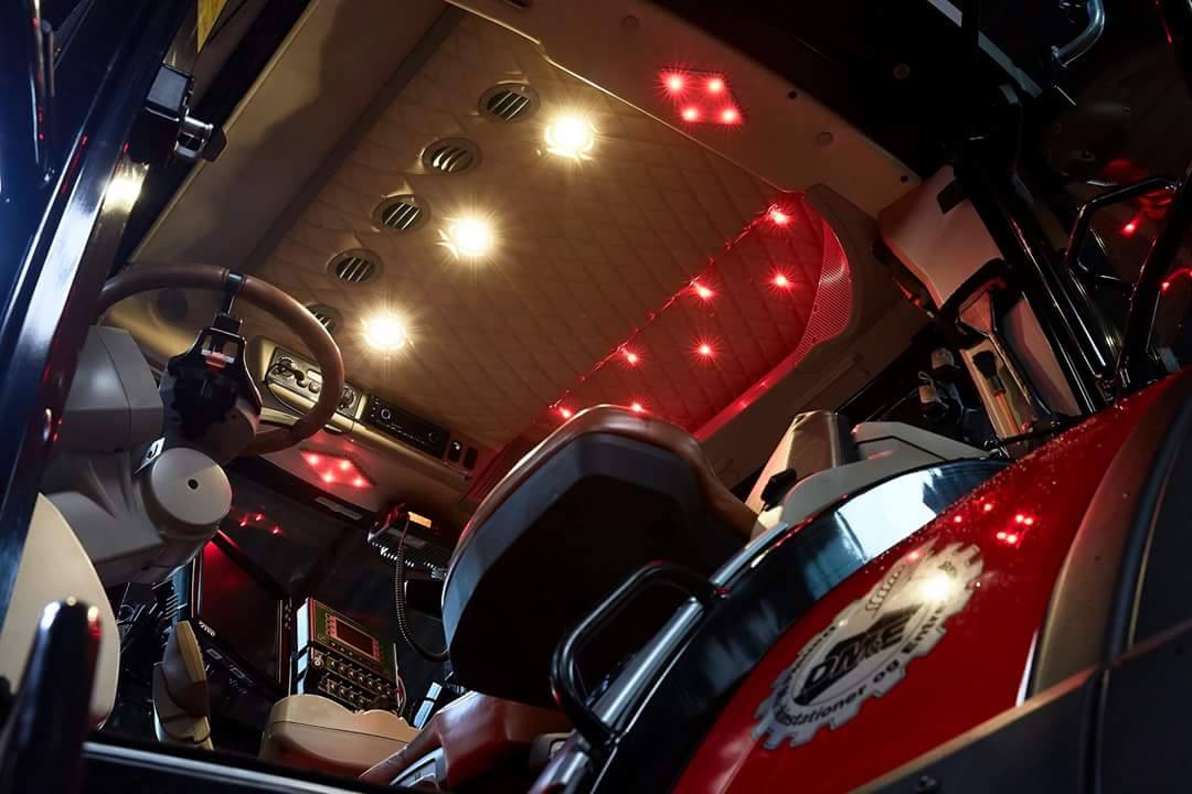 MF_EAME's tweet photo. Wow! Check out this #MasseyFerguson tractor! 

Pictures courtesy of Pimp My Tractor #myMF https://t.co/OFaQ1z3pIz