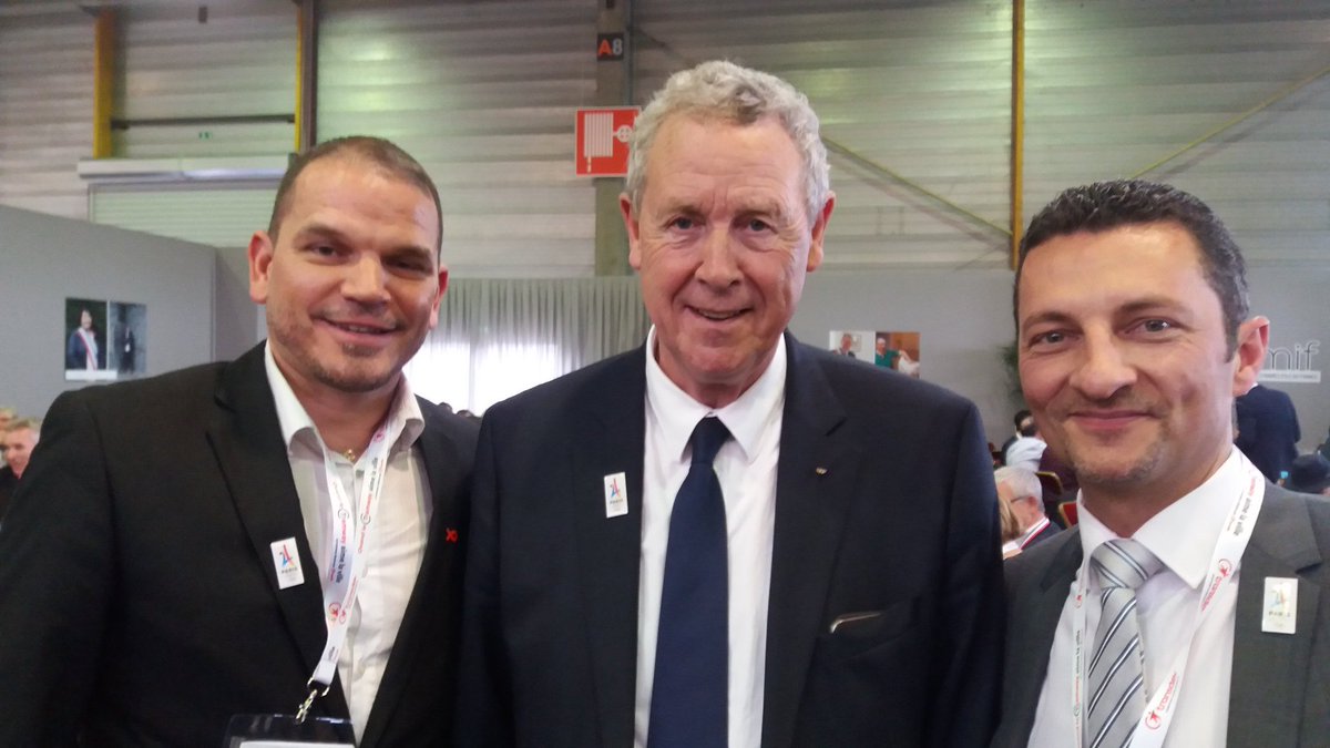 #SMIDF un grand honneur de poser avec <a href="/GuyDrut/">Guy DRUT</a> et mon élu en charge des sports Frédéric pour la candidature de <a href="/Paris2024/">Paris 2024</a> #Paris2024