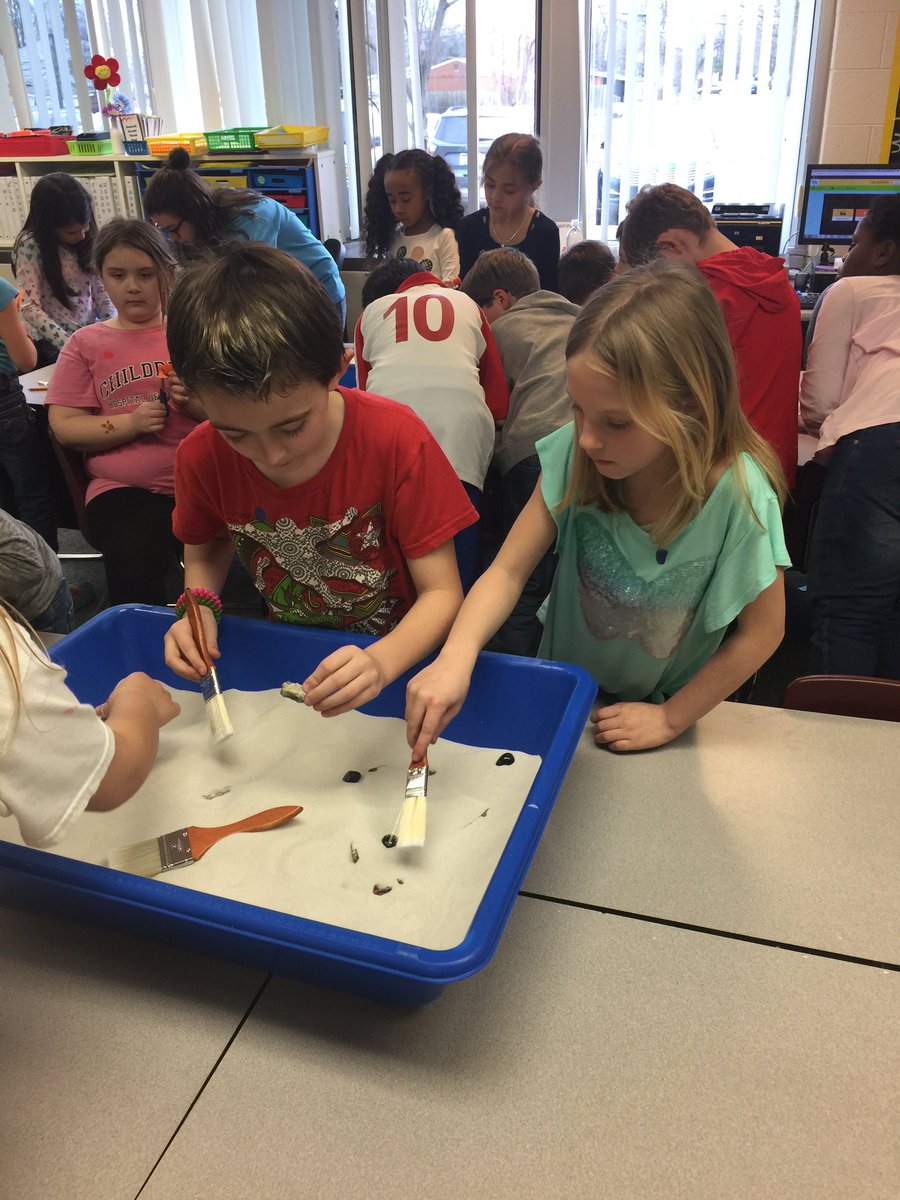 2ndGrade scientists became paleontologist after school. Searching &amp; making imprint fossils &amp; amber fossils. <a href="/SimondSuperstar/">Simonds Superstars |The Lamphere Schools</a> #wearelamphere