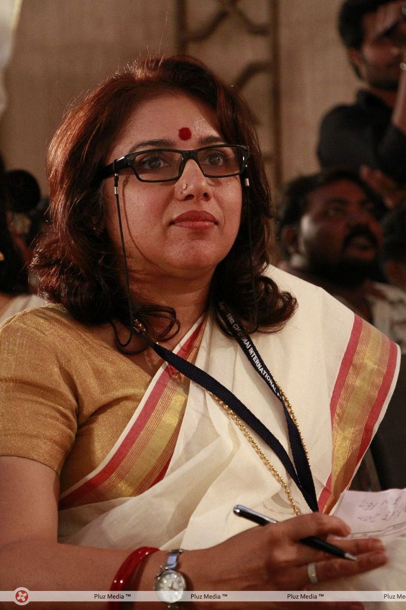 FilmyDotToday's tweet photo. #RevathiMenon more pics @ https://t.co/rUvhzbBygA https://t.co/bYaU4h0caz