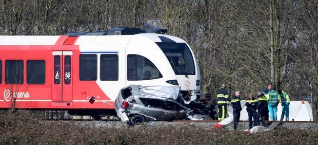 InsideTWorld's tweet photo. Two killed in a train accident at a crossing in the Netherlands https://t.co/HZjtJvOQxr https://t.co/Tj2E3DI5ce