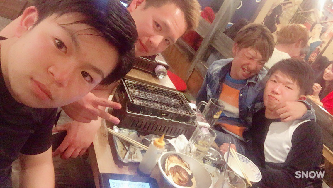 bb_k0328's tweet photo. 私事ですが昨日3月28日で20歳になりました。
皆覚えてくれてて顔シュー2発と居酒屋全て奢ってくれてとても幸せな気持ちになりました。
LINEもたくさんの人から来てとても嬉しかったです。
今からゆっくりニヤニヤしながら見て返します❤
ほんまに皆ありがとー！！！！ https://t.co/bHGVFXDiAR