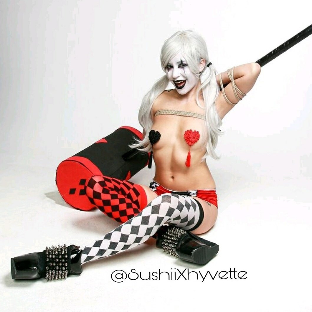 SushiiXhyvette's tweet photo. #tieduptuesday #HarleyQuinn #shibari #ropebondage #cosplay https://t.co/vtkQTXhNHm