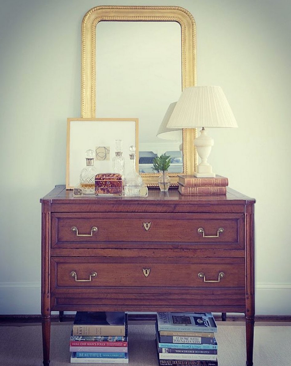 AnneWagonerInts's tweet photo. Tiny pop of green in our #Raleigh family room project #louisphilippemirror #lucite #newandold #raleighdesign https://t.co/9uZbJF11jt