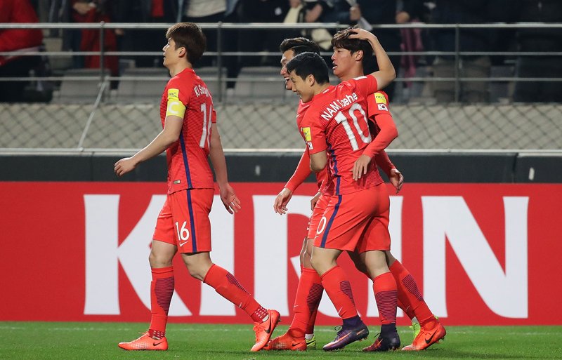 超ワールドサッカー 結果ニュース 韓国がホン ジョンホ弾を守り切りシリアを下す ロシアw杯アジア最終予選 韓国代表 1 0 シリア代表 韓国 ホン ジョンホ 前4 T Co Chttgqdh0m T Co Bqp98mm1qf Twitter 超ワールドサッカー 結果ニュース 韓国がホン ジョンホ弾を守り切りシリアを下す ロシアw杯アジア最終予選 韓国代表 1 0 シリア代表 韓国 ホン ジョンホ 前4 T Co Chttgqdh0m T Co Bqp98mm1qf Twitter