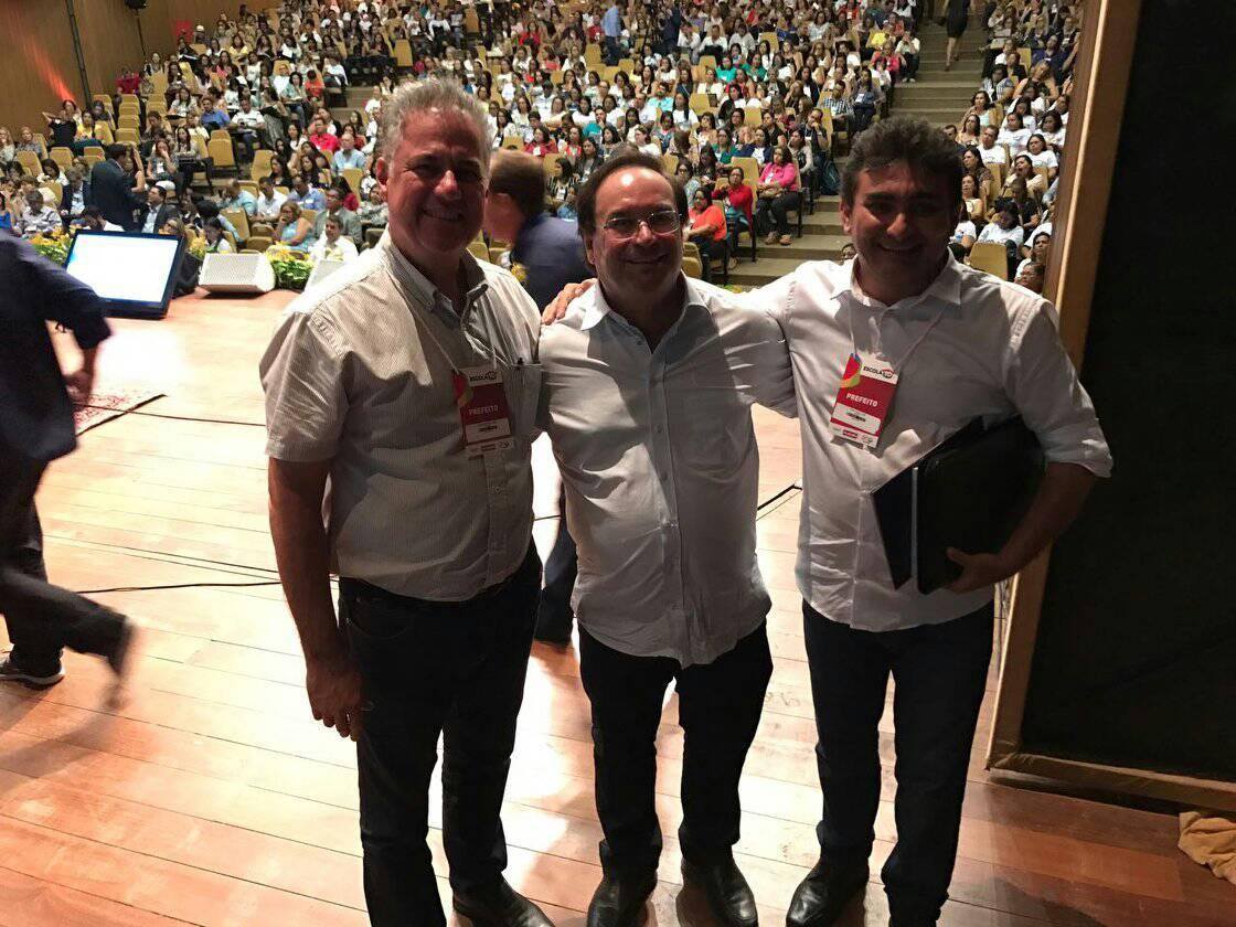 alemtemporeal.com.br/noticia/125552…
Prefeito Zé Adelson faz parceria com o governo do estado e adere 'O Escola 10'