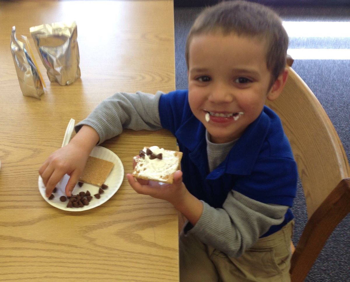 rcsraiders's tweet photo. #MonroeAvenue celebrated a successful @Scholastic Book Fair by inviting all student shoppers to a S'mores Party! 🎉📖🍫🍪📚😆 #RCSStudentsFirst https://t.co/qUuFQAymEI
