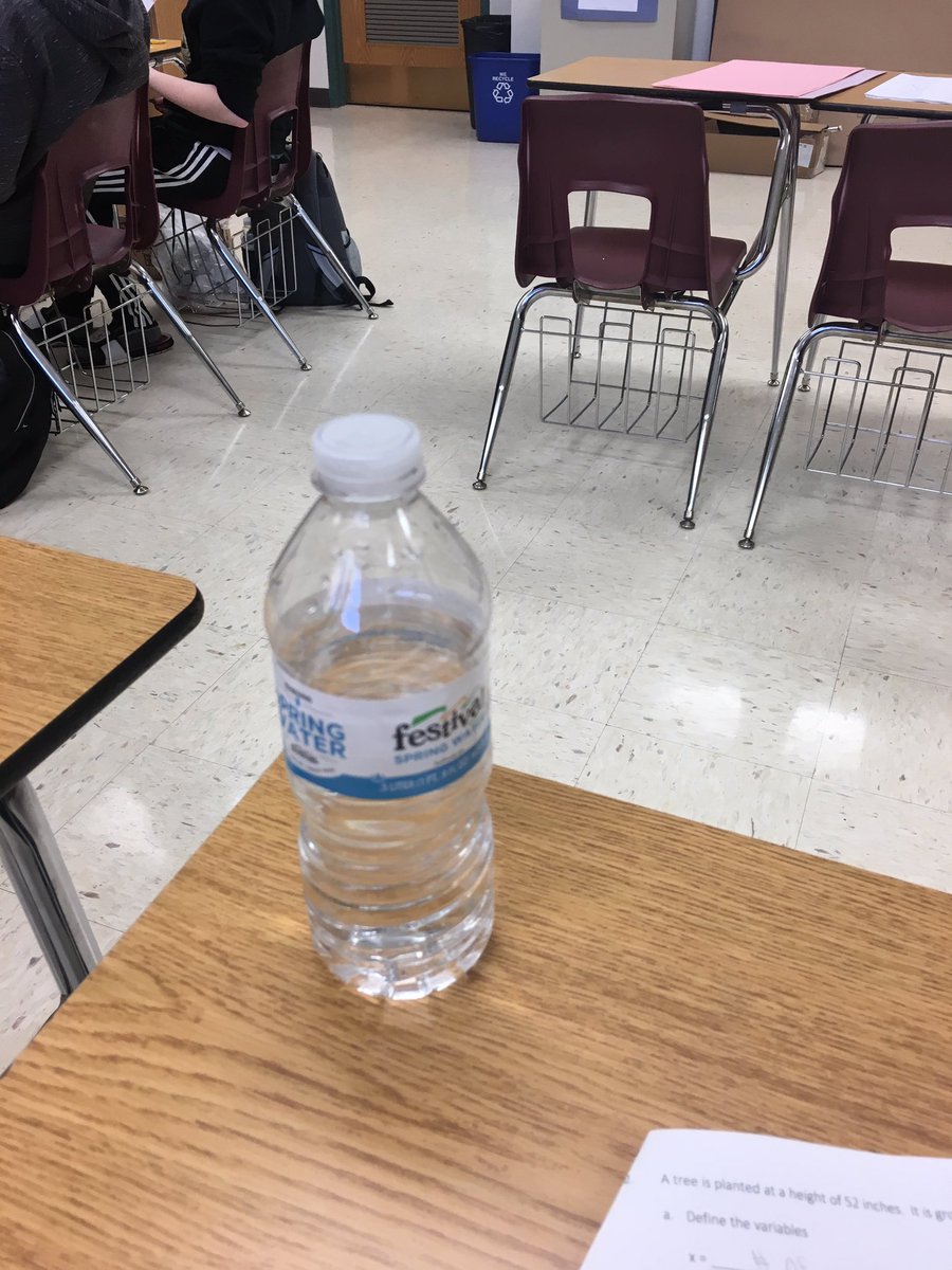 amezquita_santi's tweet photo. Everybody need to start drink more water #keepdrinkingwater https://t.co/4DuPFWIMdD