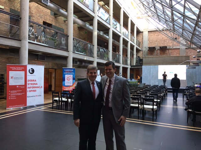 WalderFP's tweet photo. Mit Miroslaw Bienioszek, GF qualityaustria Polska beim "3rd European Quality Congress" in Katowice. #qualityaustria #ErfolgmitQualität https://t.co/b0tTfguYmk