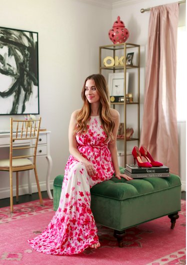thehavenly's tweet image. We're swooning over @maraferreira's pink, green and glam home office, designed by Havenly! ow.ly/fYaA30a9UdJ