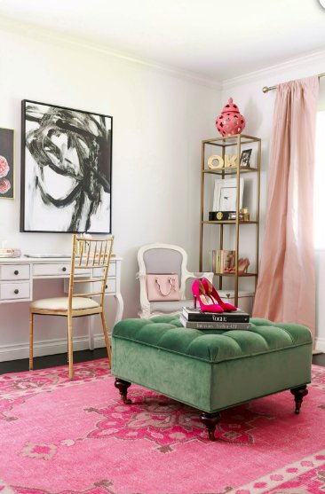 thehavenly's tweet image. We're swooning over @maraferreira's pink, green and glam home office, designed by Havenly! ow.ly/fYaA30a9UdJ