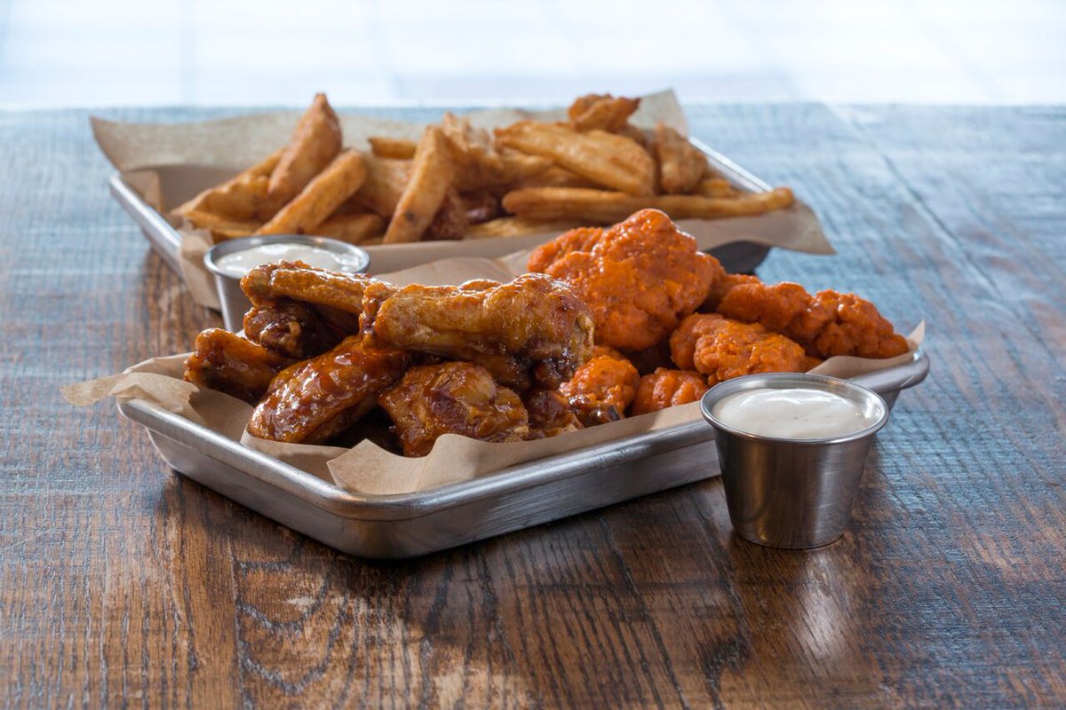 WingZoneGT's tweet photo. 🍗Get 10 wings for $5.99 every Tuesday! Use online coupon code: 10TUE. Order at https://t.co/5r6mUrrigm  now!🍗 https://t.co/abFARngaDJ