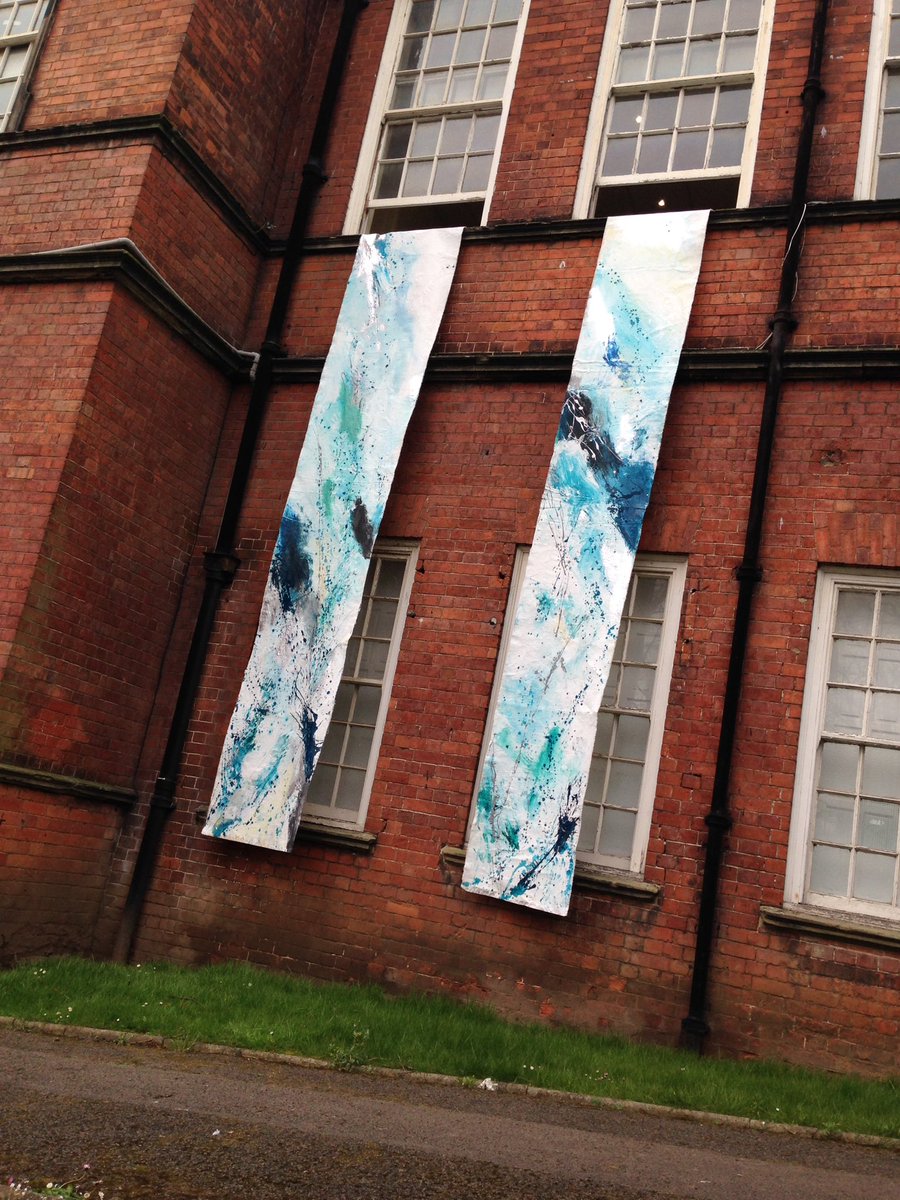 ssartsfineart's tweet photo. Atlanta's paintings hanging out to dry... #scarboroughschoolofarts #westwoodcampus #degreeshow #atlantatorr https://t.co/VVE9ovCfyq