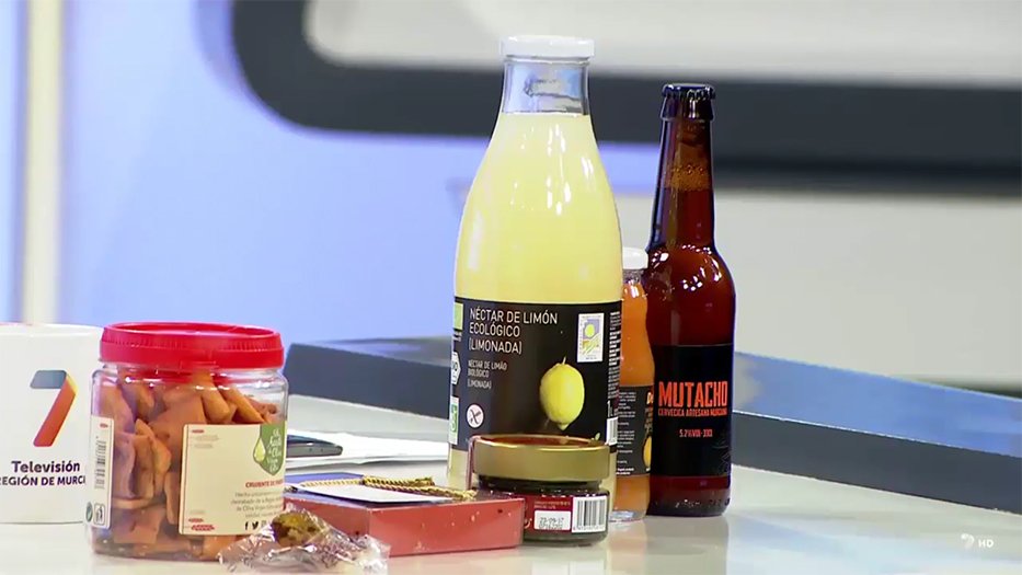 murciaalimenta's tweet photo. Nos encanta promocionar la calidad de los productos de alimentación de la Región de #Murcia @La7_tv 🍋🍬🍺🍫
Entrevista: https://t.co/0a8wLhYhq0 https://t.co/oxRuAYaDAA