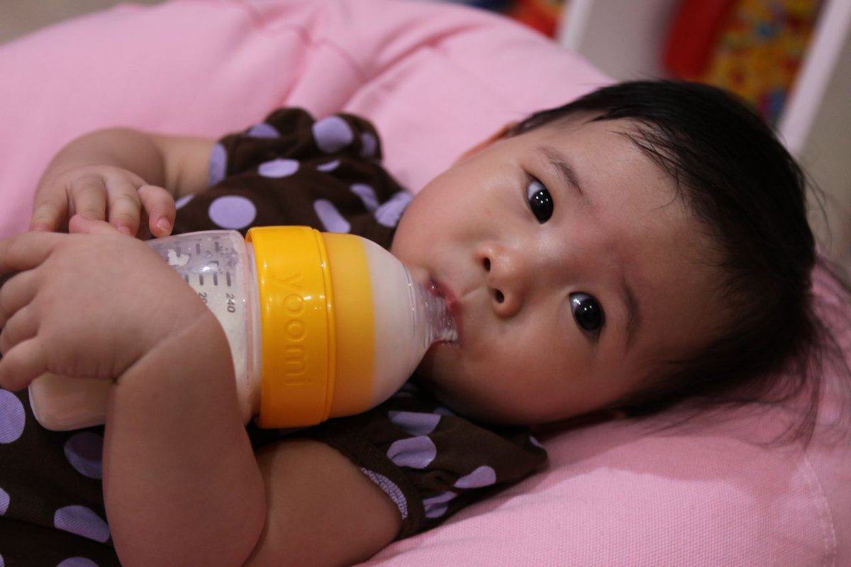 yoomibottle's tweet photo. Adorable 😍👶🏻🍼 #yoomi #babybottle #selfwarming #baby #parenting #newparent #newbaby #newmum #newmom #newdad #expectingmom #momtobe https://t.co/LJMe3jrdbF