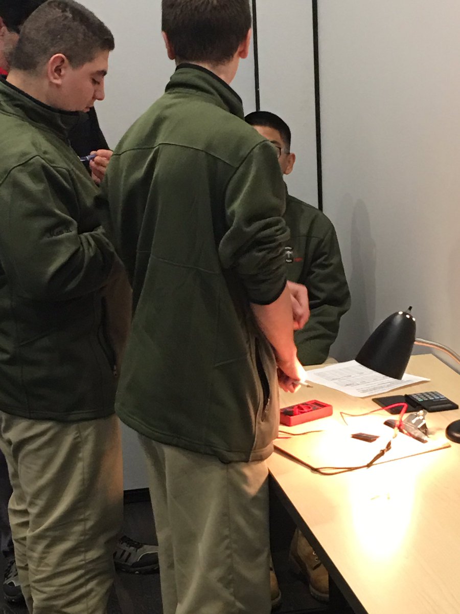 tlarson1234's tweet photo. @wrighttech_sc  students learning about green energy at Energize CT learning center. @JMWT_Principal @SupTorres #carpentry #EnergyFuture https://t.co/VlQxLNpD0v