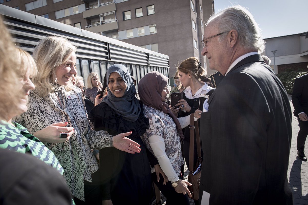 Idag besökte H.M.Konungen Frälsningsarméns kvinnocenter i Akalla <a href="/ungtledarskap/">Ungt Ledarskap</a> stipendiat  <a href="/MadSundell/">Madeleine Sundell</a> som arbetar hos oss #ungtledarskap