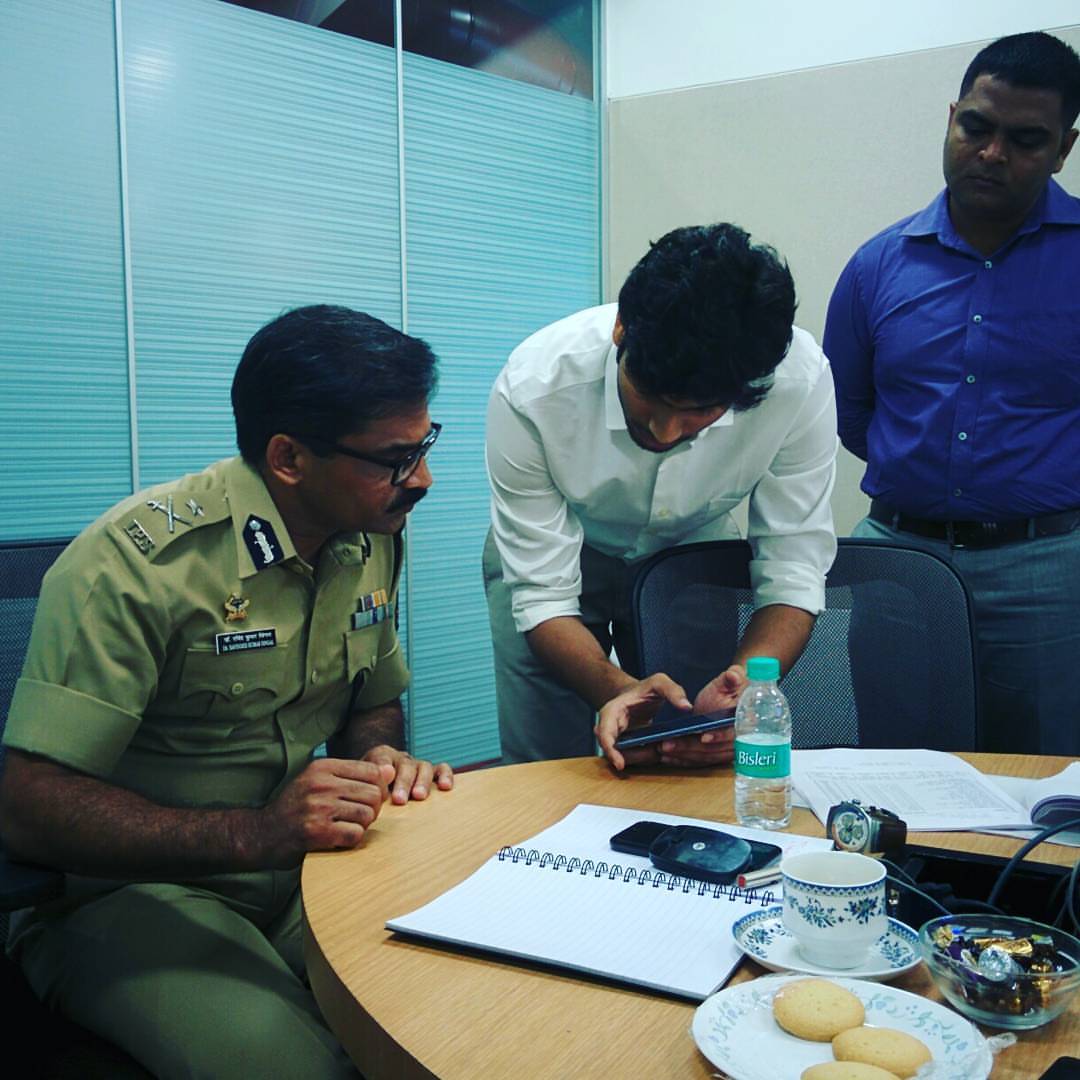 DigitalImpactSq's tweet photo. From yesterday, when @nashikpolice commissioner @ravindersingal came by to review solution of our innovators team #ThirdI Great insights! https://t.co/2QojxhrOn8